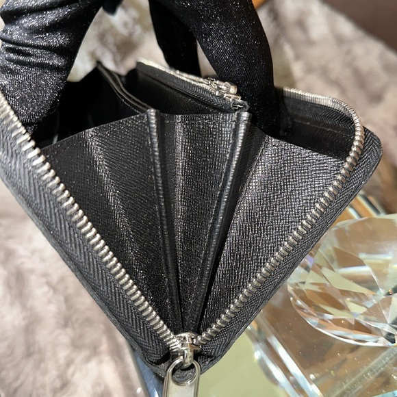 Louis Vuitton 2009 Epi Leather Wallet EUC - Picture 5 of 8